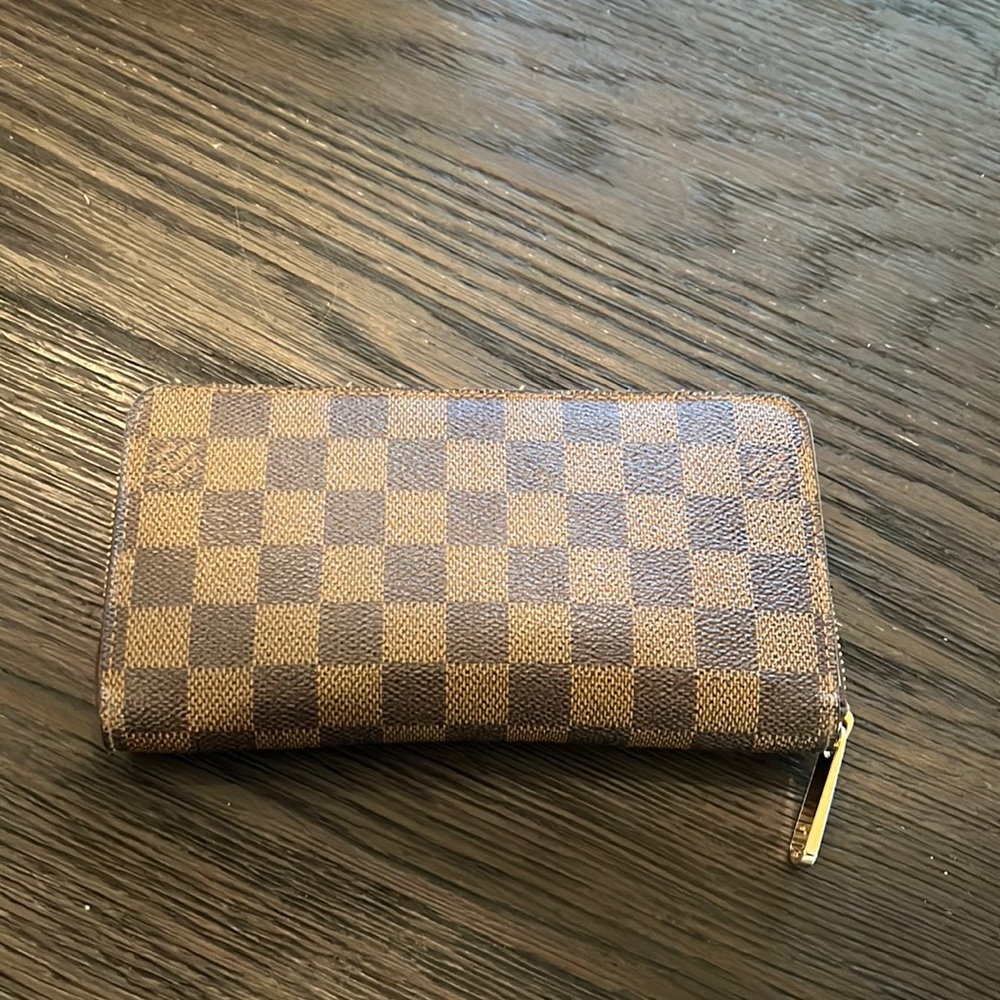 Louis Vuitton Damier Ebene Zippy Wallet